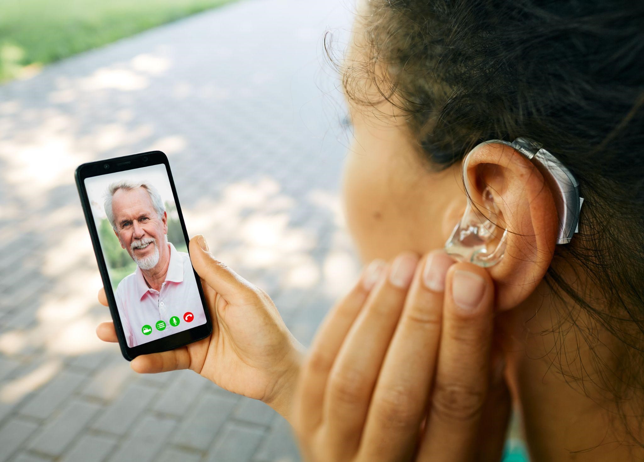 The Benefits of Bluetooth Hearing Aids